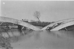 pag.141 - Oelerbrug met erachter Baileybrug